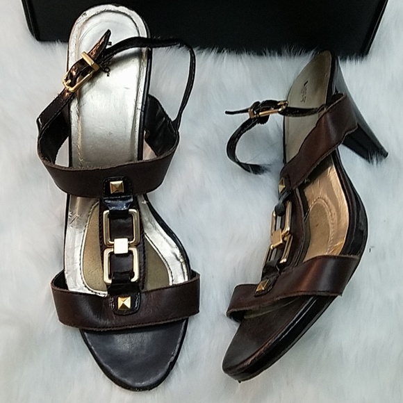 Brown heels - Picture 1 of 3